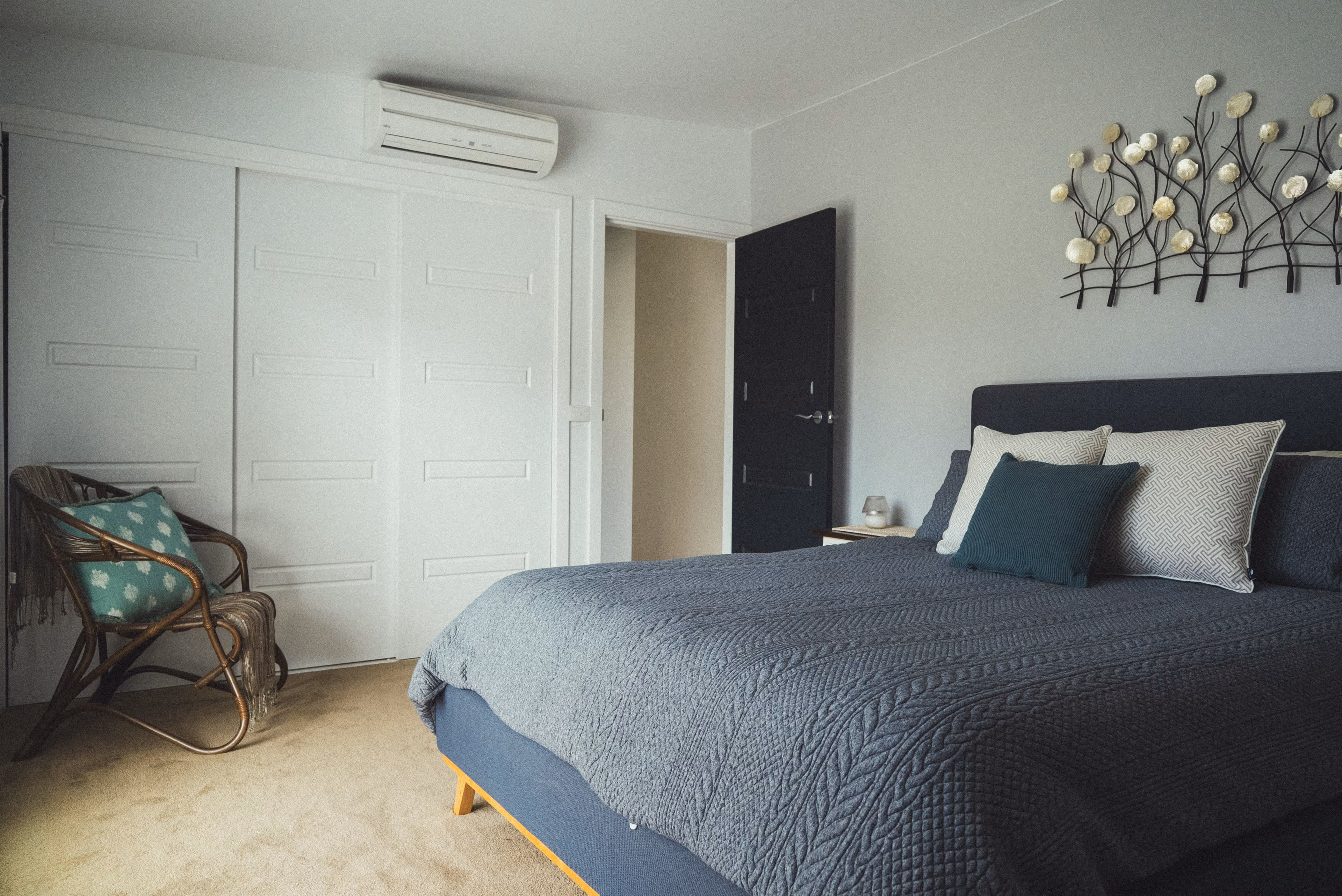 Yiramir romantic country riverfront rental accommodation retreat with fireplace on the Tumut River