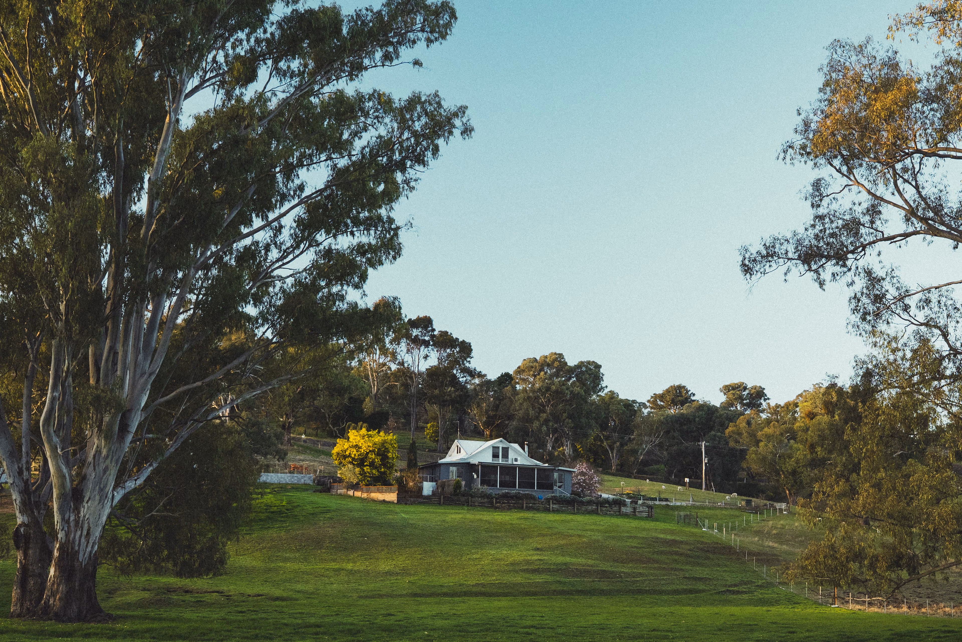 Yiramir romantic country riverfront rental accommodation retreat with fireplace on the Tumut River