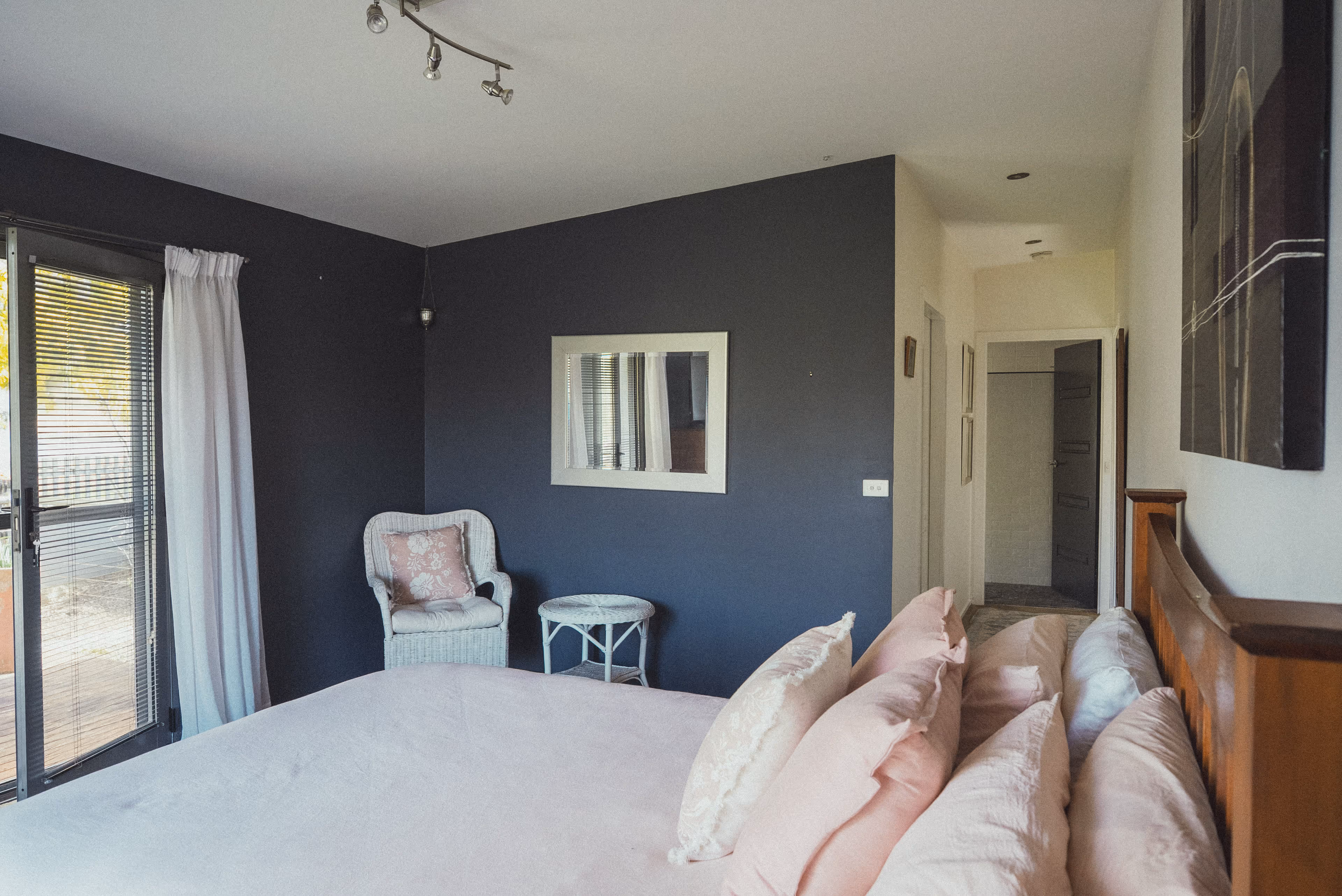 Yiramir romantic country riverfront rental accommodation retreat with fireplace on the Tumut River