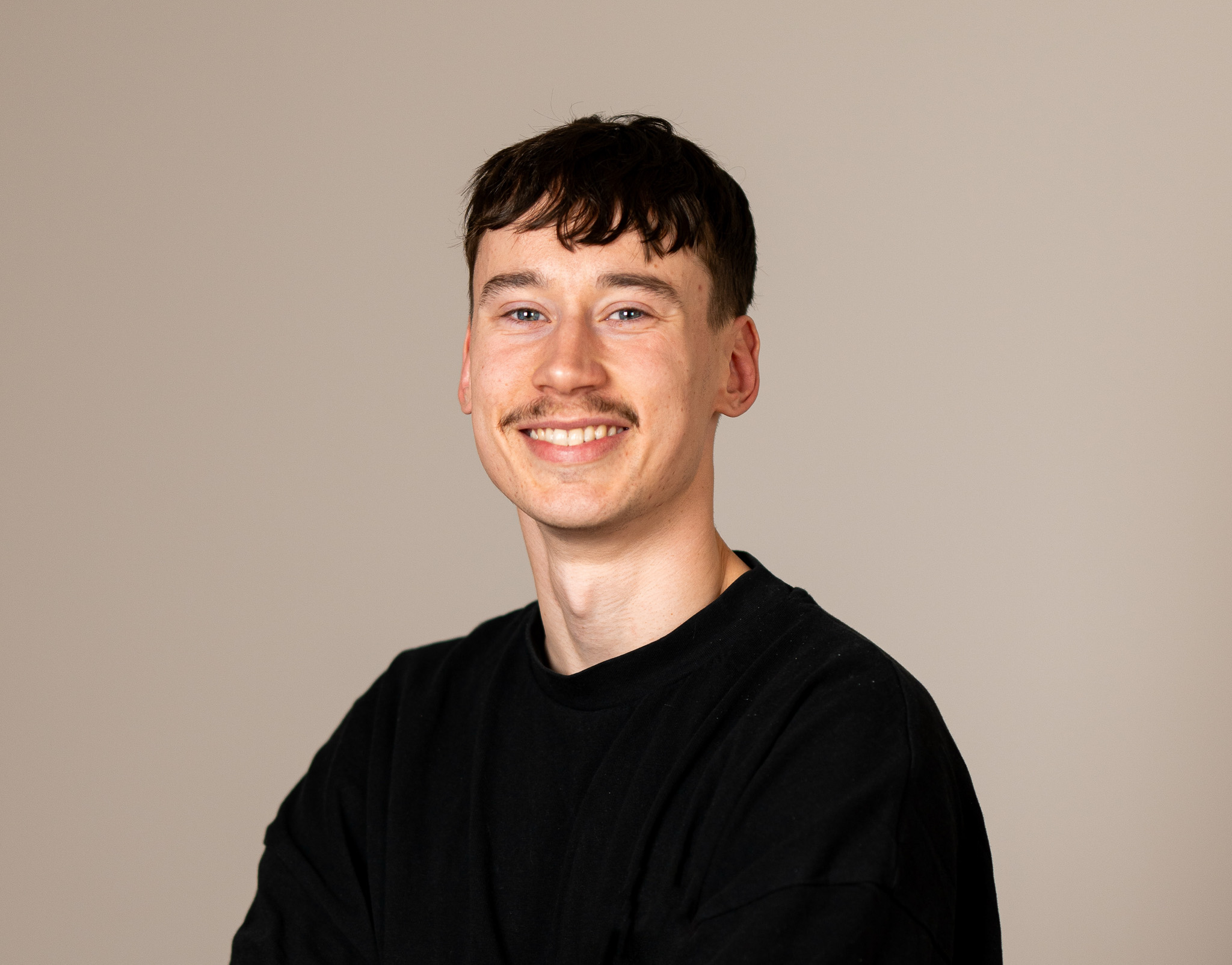 [team] image of team member (for an amusement park)