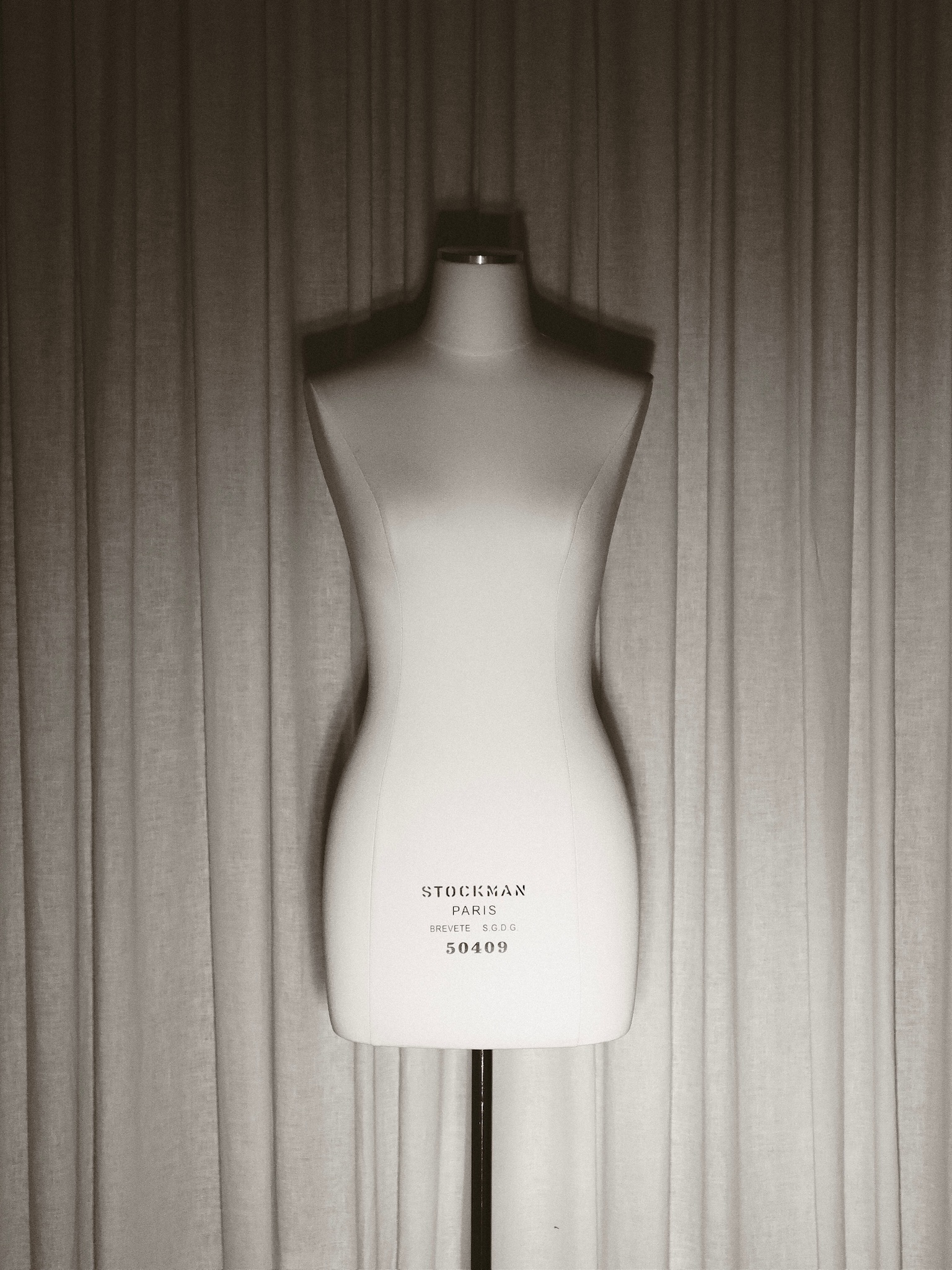 Драпированный корсет цвета айвори с глубоким вырезом — 9ATELIER, индивидуальный пошив
