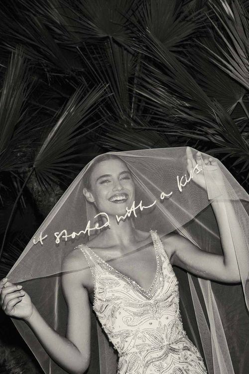 Вышивка ручной работы в свадебном образе.