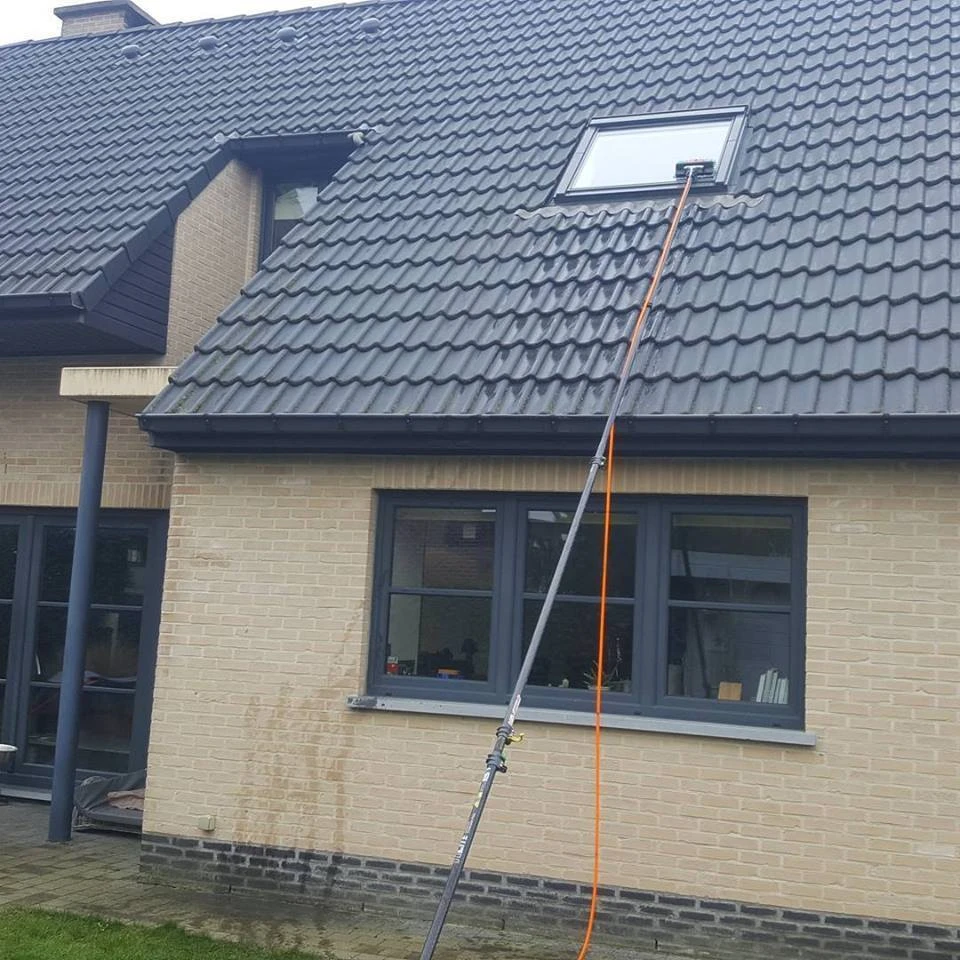 Veilig ramen wassen op hoogte met telescoopsteel