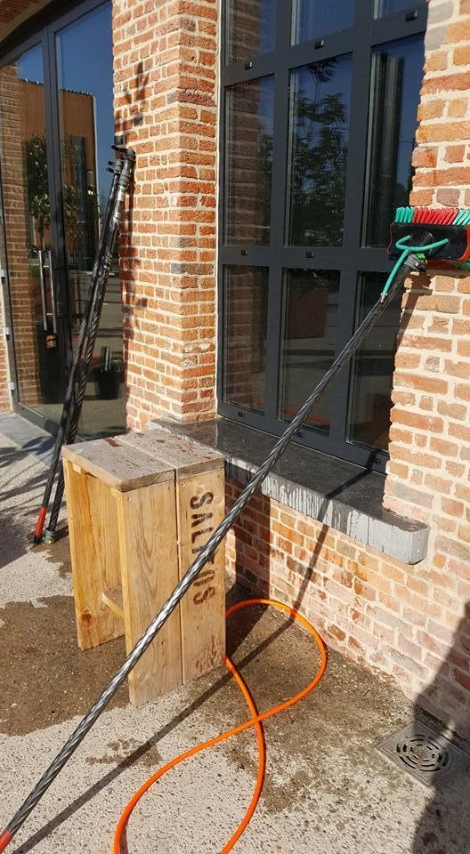 Schone ramen na professionele reiniging door ervaren team