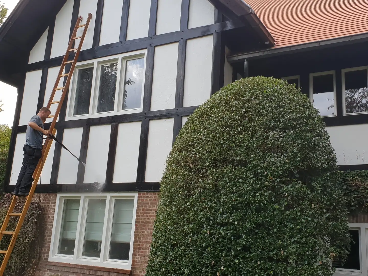Gevel laten reinigen door Diamond Cleaning Belgium voor een frisse uitstraling
