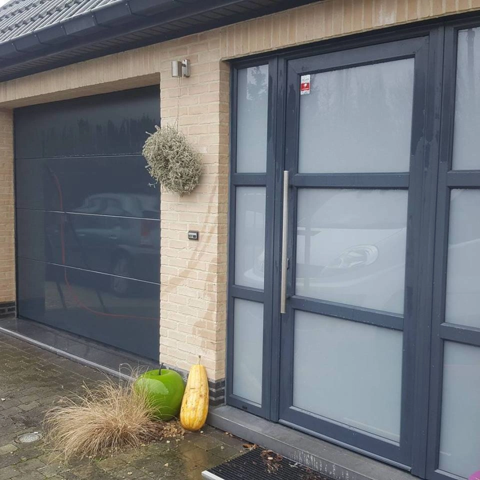 Resultaat na het reinigen van een gevel in Mortsel