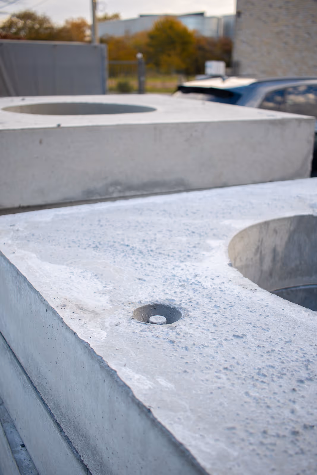 Dekplaat in gewapend beton, met ronde mangatopening 