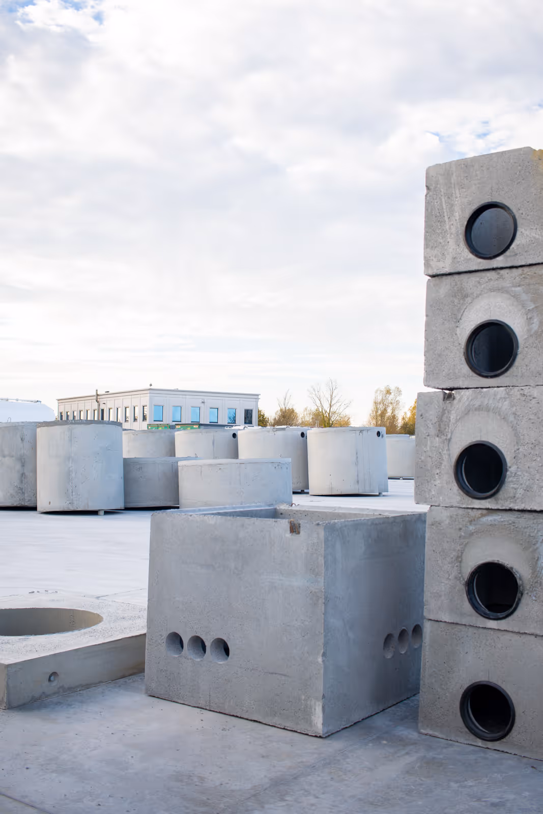 Op maat gegoten prefab betonput met aangepaste afmetingen en aansluitingen