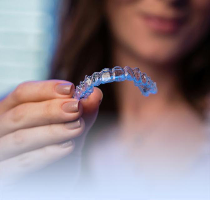 What are clear aligner braces?