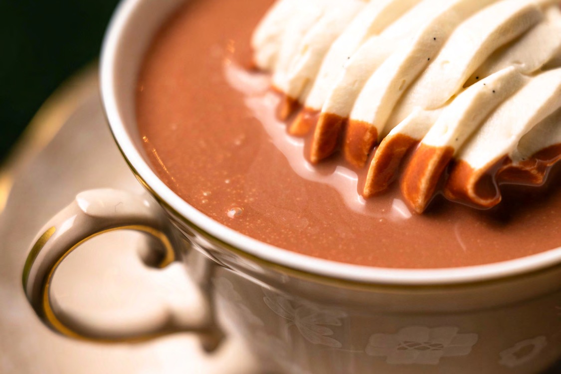 Chocolat chaud et chantilly de La Réserve Paris