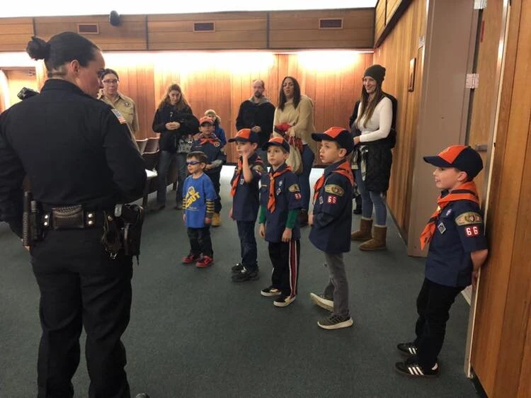 Aberdeen Officer speaking to a group of children dress in uniforms