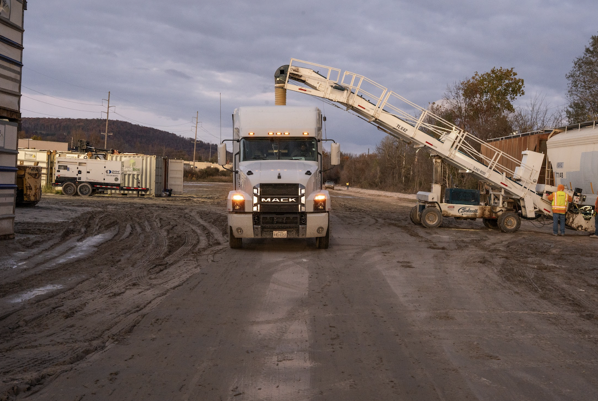 How Digital Safety Forms Reduce Risk in Field Service Operations