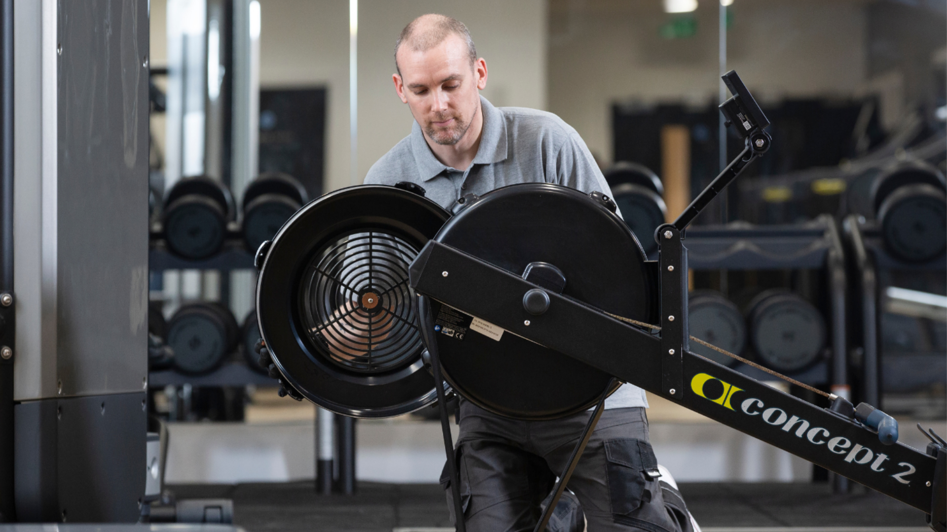 Suite à plusieurs pannes simultanées sur leurs tapis de course, notre équipe a réalisé un diagnostic complet, remplacé les cartes LCB défectueuses et remis l’ensemble du parc en service en moins de 48 heures.