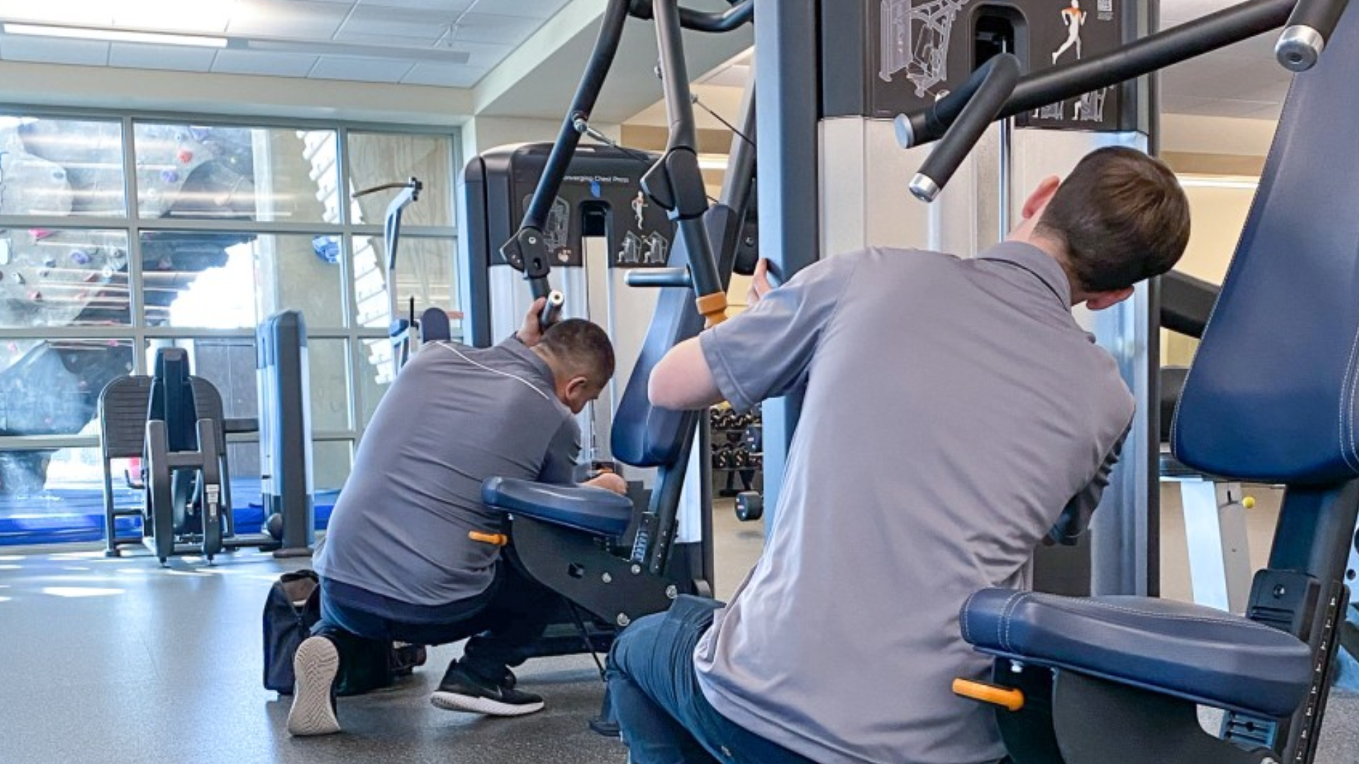 Iron Tech Services accompagne les clubs, hôtels et espaces de remise en forme dans l’installation complète de leurs équipements de fitness. Du déchargement à la mise en service, chaque étape est maîtrisée pour garantir sécurité, performance et durabilité du matériel.