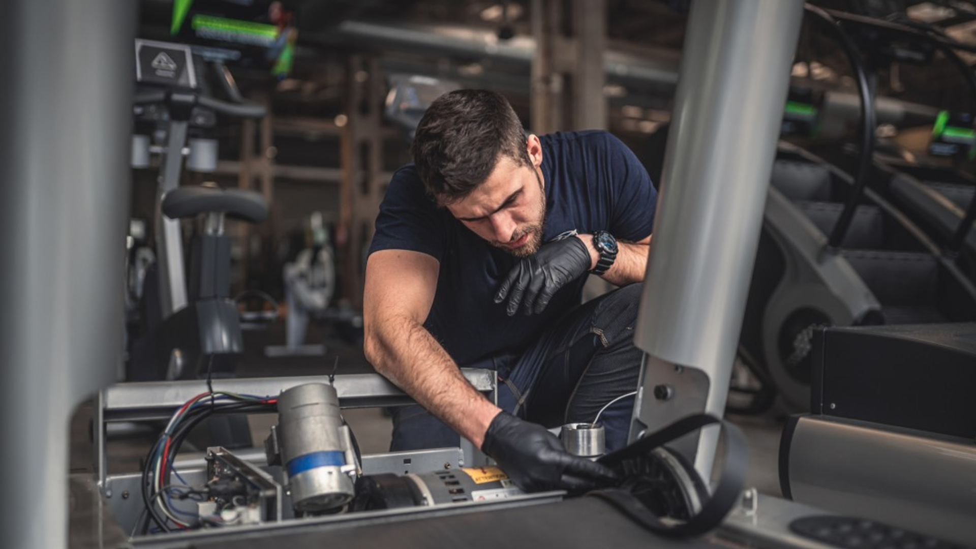 Iron Tech Services assure la maintenance préventive complète des appareils de musculation et de cardio professionnels afin de garantir sécurité, performance et longévité du matériel.Chaque visite inclut un contrôle technique détaillé, un nettoyage interne et un rapport complet de suivi.