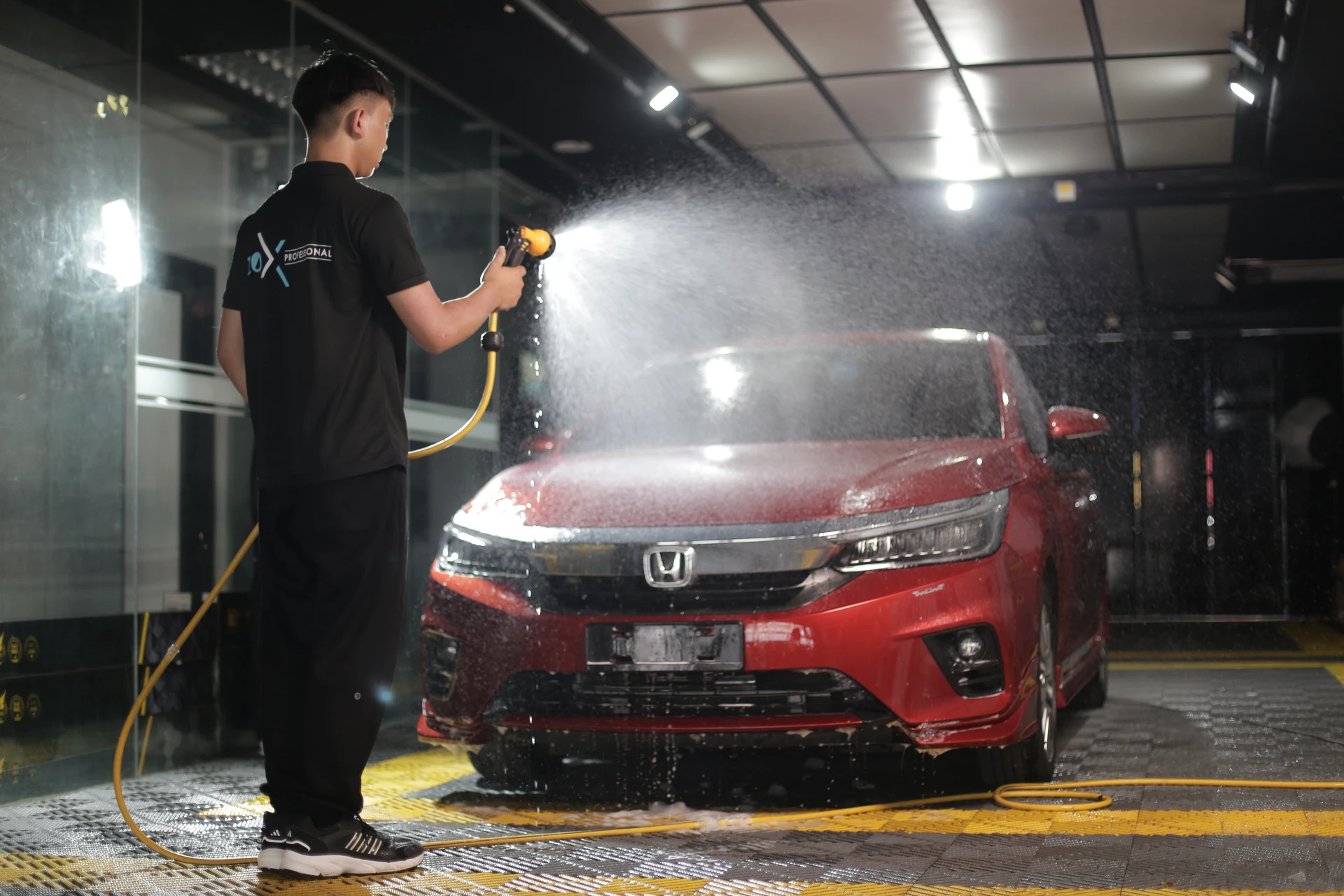Prewash the car before the installation of 3M automotive protective film