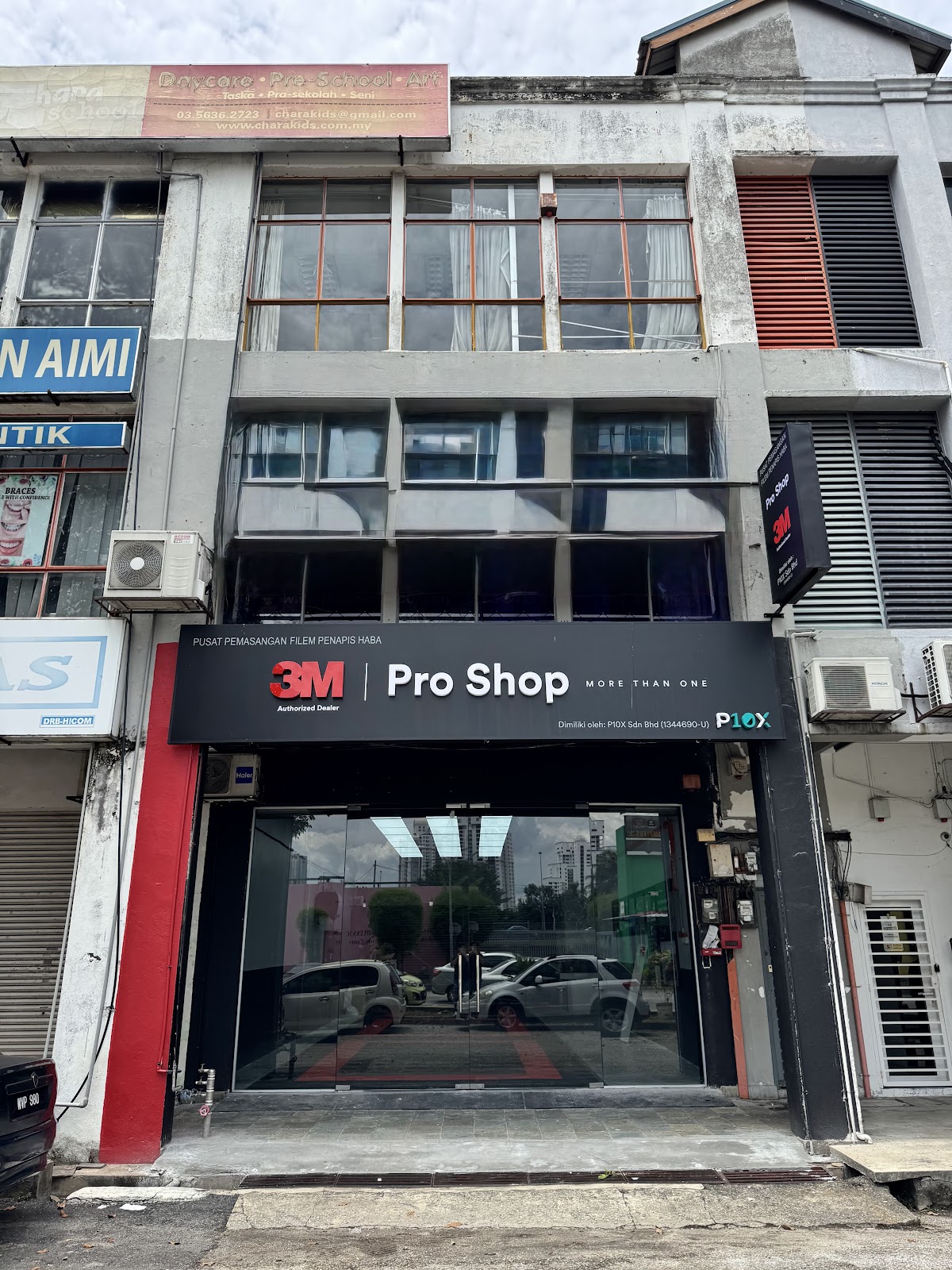 The 3M Pro Shop outlet at Sunway seen from outside, one of the Klang Valley branches where owners bring cars in for film work