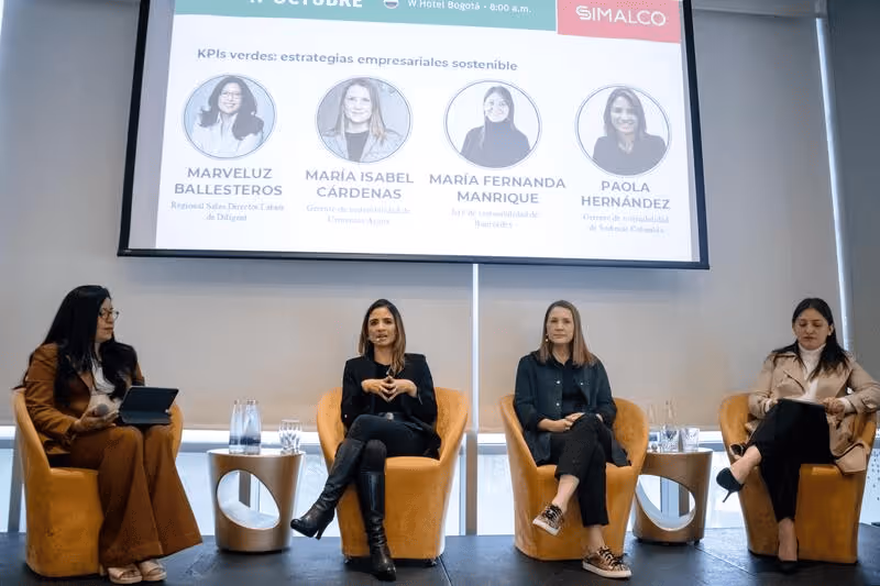 Marveluz Ballesteros de Diligent, Paola Hernández de Sodimac Colombia, María Isabel Cárdenas de Cementos Argos y Paola Hernández de Bancóldex.