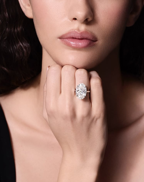 Levuma Bespoke diamond ring, reflecting high craftsmanship.