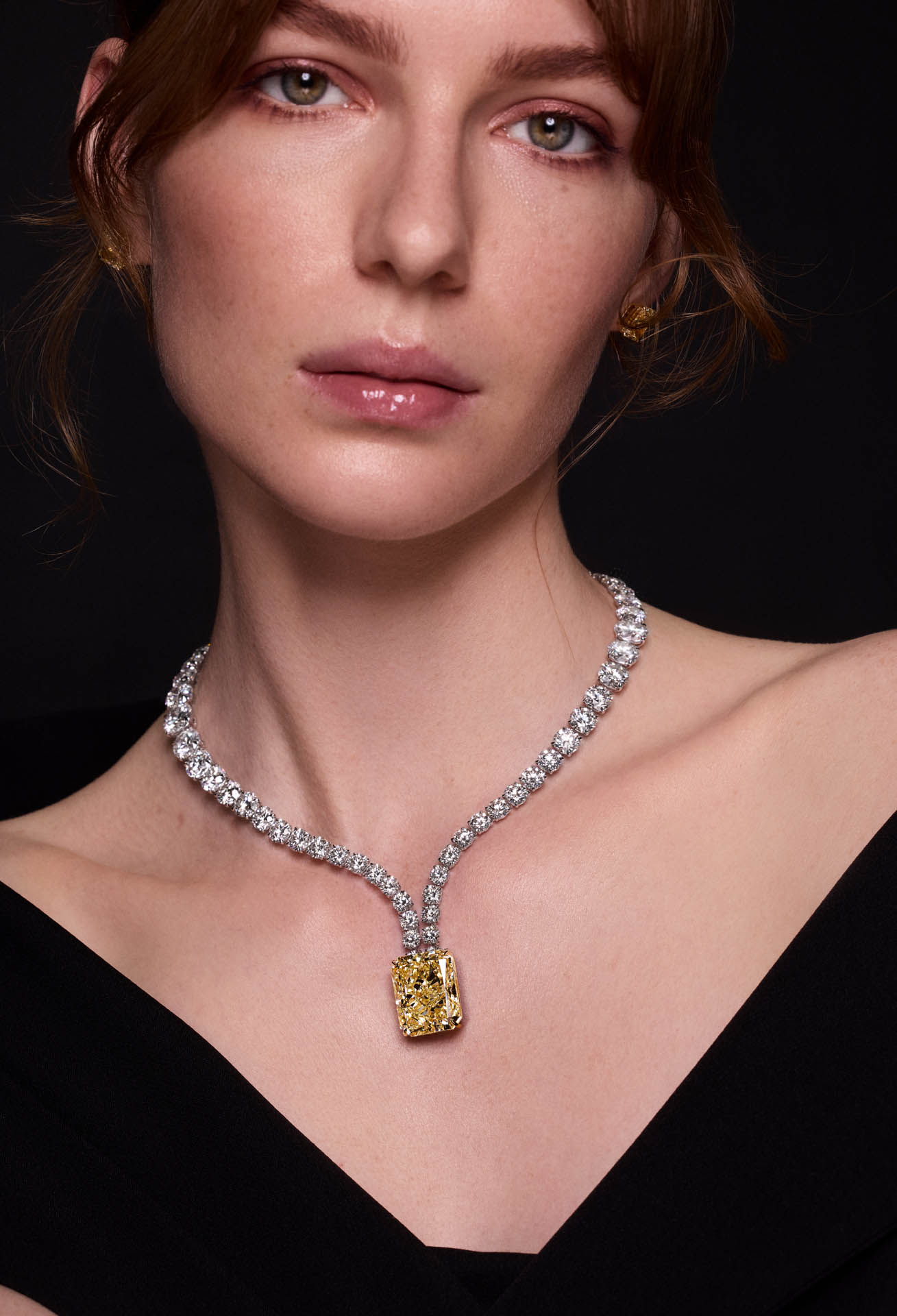 Levuma Jewellery detail, showing the precision of Antwerp craftsmanship.