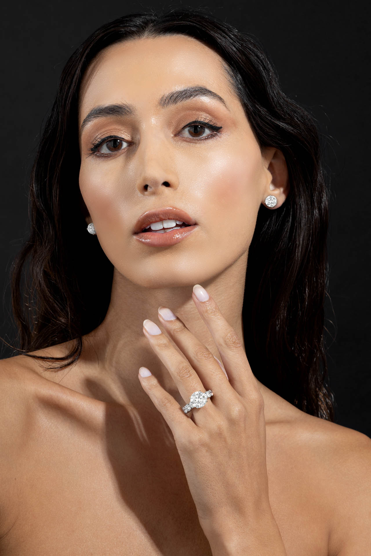 Levuma Unique engagement ring, a symbol of exquisite design.