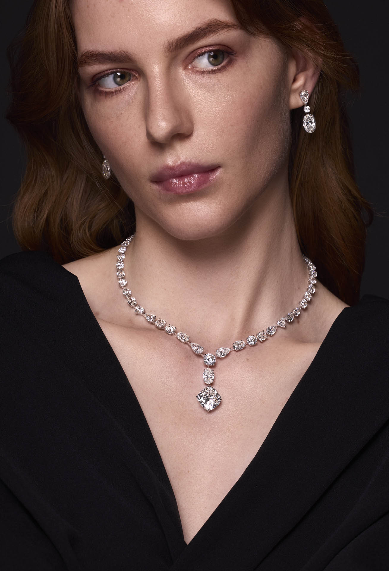 Levuma Handcrafted diamond necklace, showcasing Antwerp tradition.