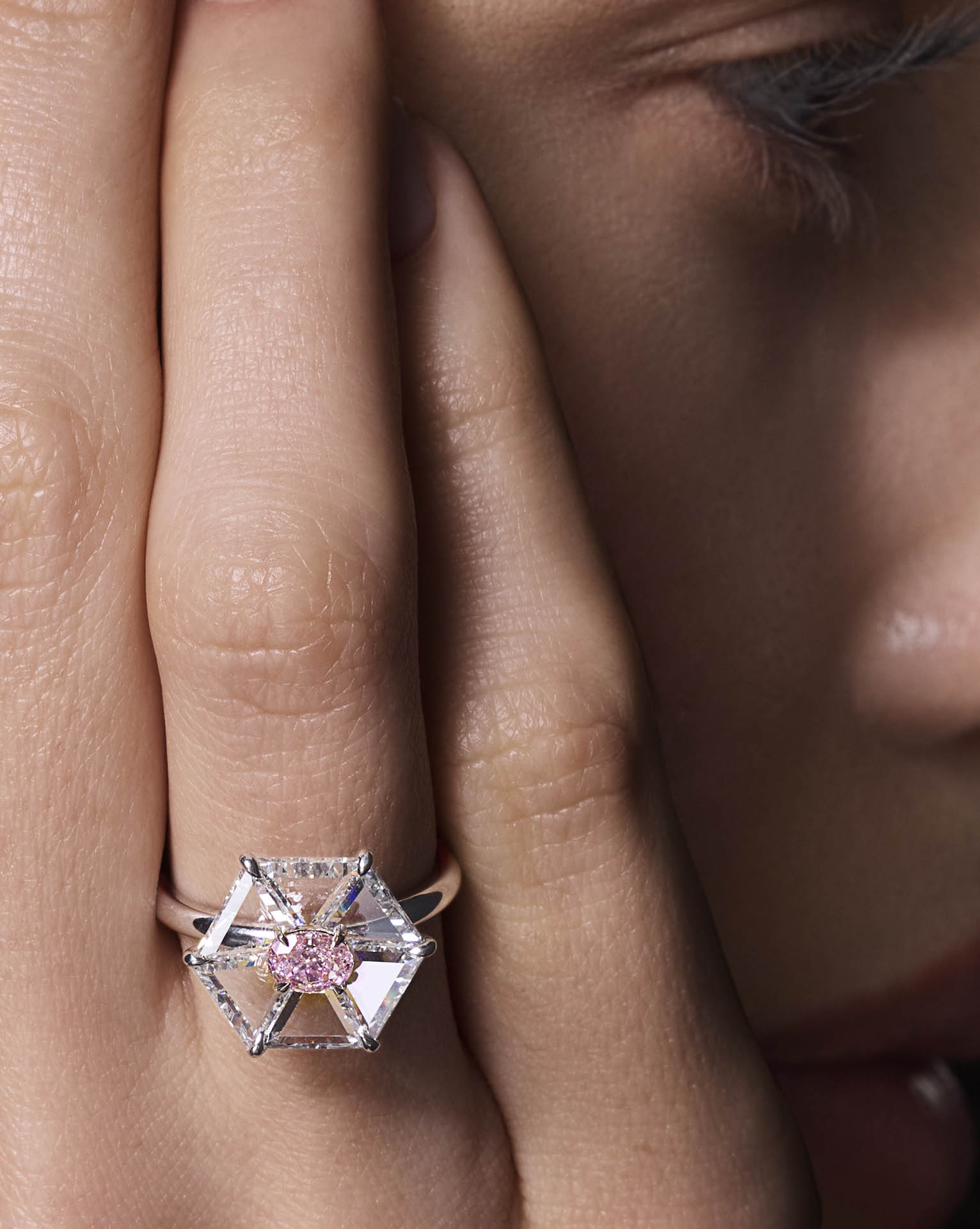 Levuma Handcrafted diamond necklace, showcasing Antwerp tradition.