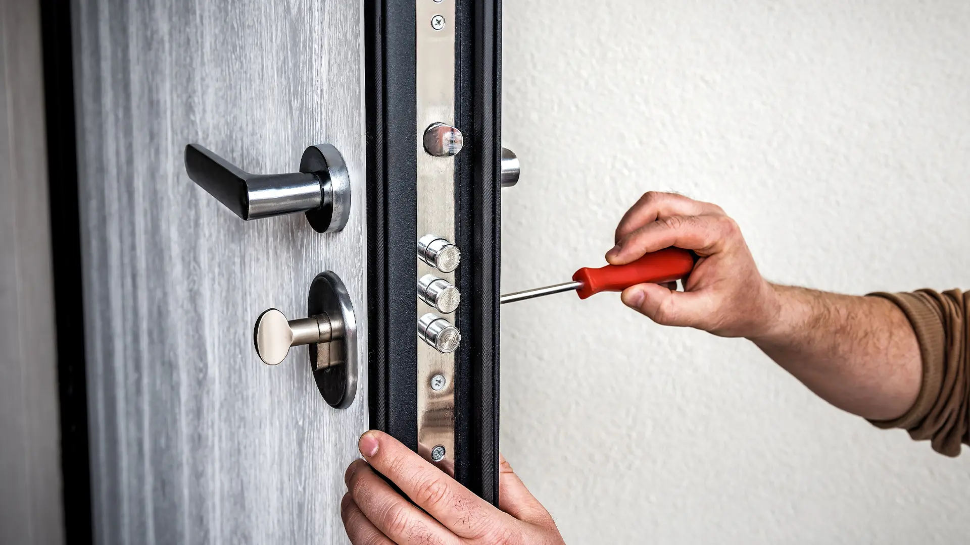 A closeup of one of our locksmith’s hands as they change the lock on a Hobart client’s front door.