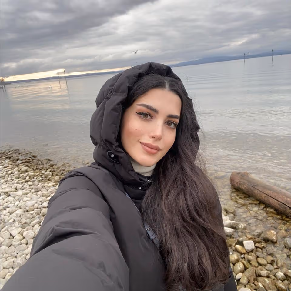 Alya Jerade, Kundin von Summa Verba Sprachdienste