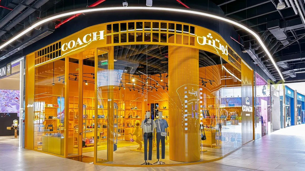 Coach Store Interior – Retail Experience Design
A fully executed retail space designed to highlight the brand’s identity through elegant product displays, modern finishes, and a seamless customer journey within a luxury shopping environment.