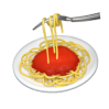 Fourchette soulevant des spaghettis avec de la sauce tomate sur une assiette blanche.