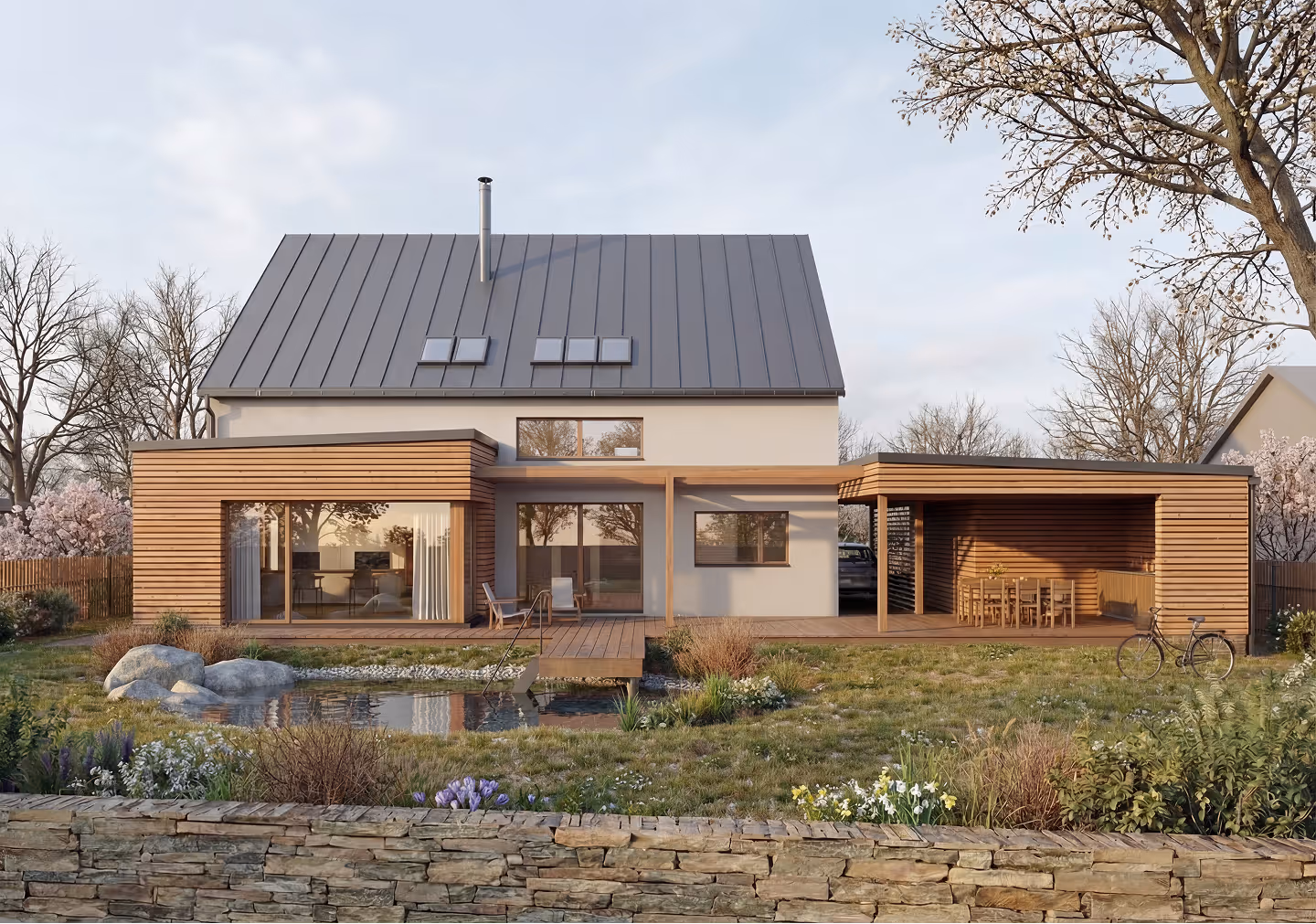 Moderní dům s šedou střechou, dřevěným obložením, zahradou s jezírkem a kamennou zdí na jaře.