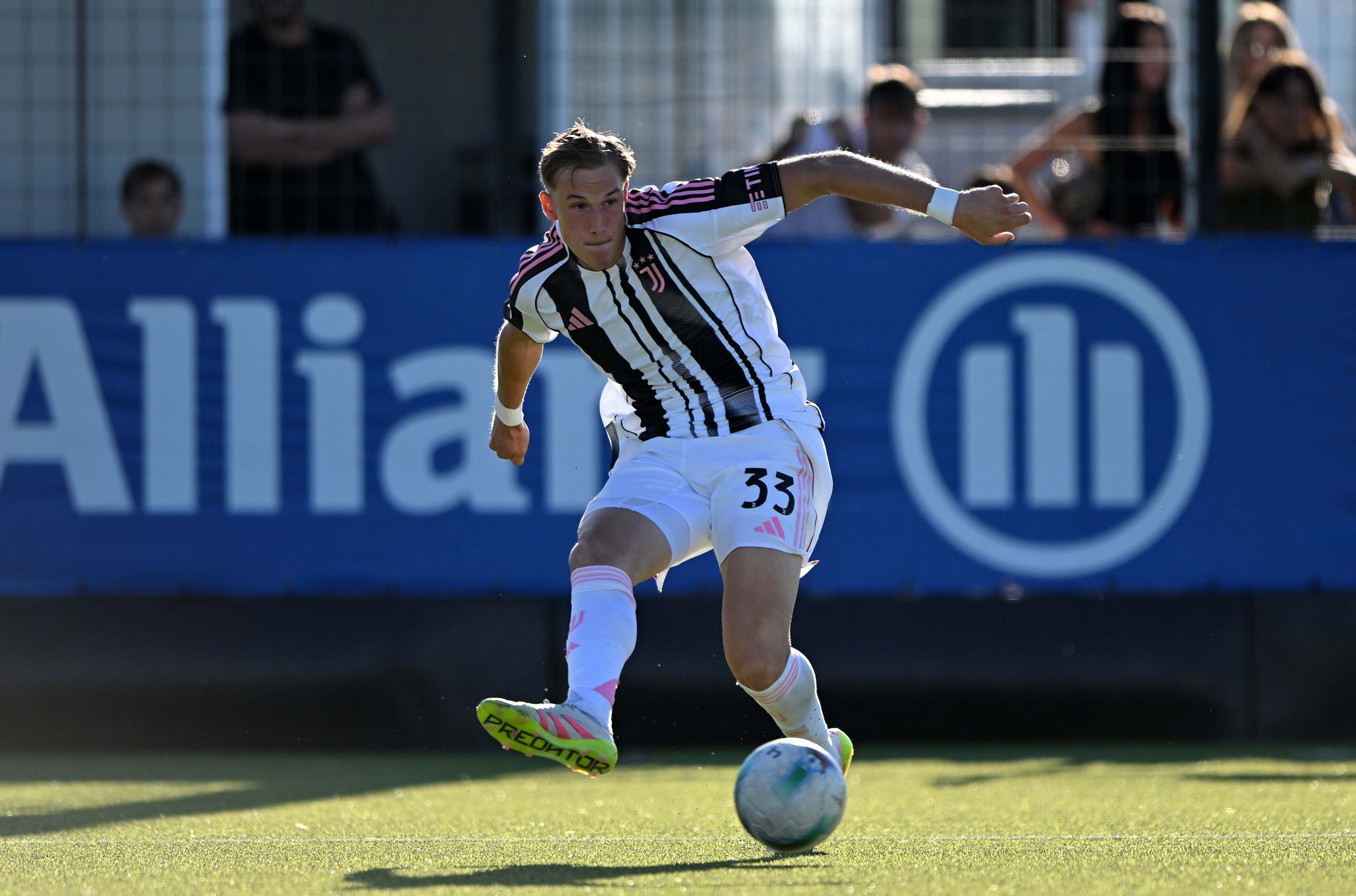 Review van Belgische beloftevoetballer Maxim De Brul (Juventus FC), die dankzij de topsportbegeleiding van STRIVE by INZICHT zijn internationale voetbalcarrière in Italië succesvol combineert met het behalen van zijn diploma via de Examencommissie.