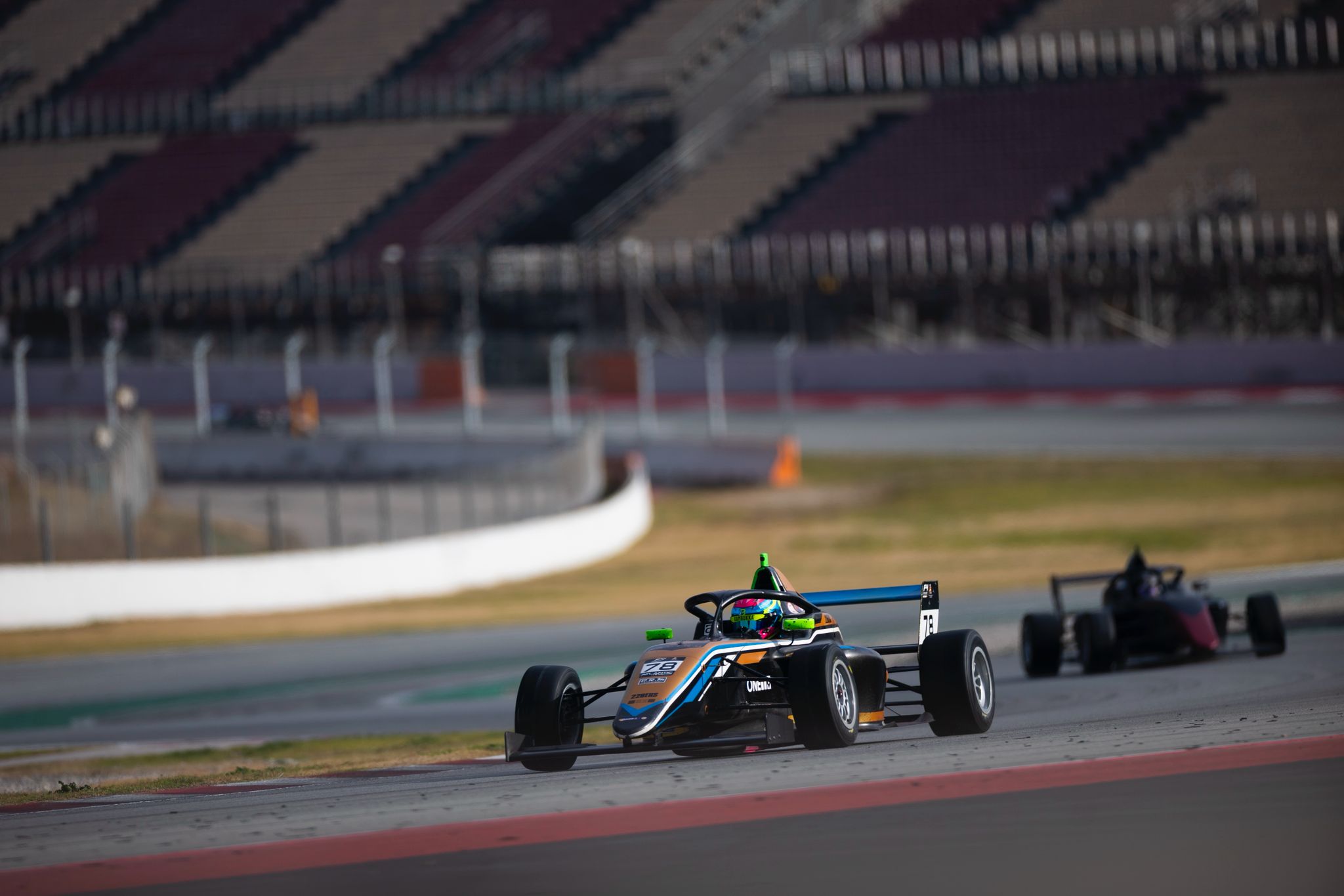 Review van Formule 4-coureur Beau Lowette (Thibaut Racing van Thibaut Courtois), die dankzij het efficiënte STRIVE by INZICHT traject zonder tijdverlies zijn autosport combineert met het versneld behalen van zijn diploma Examencommissie.