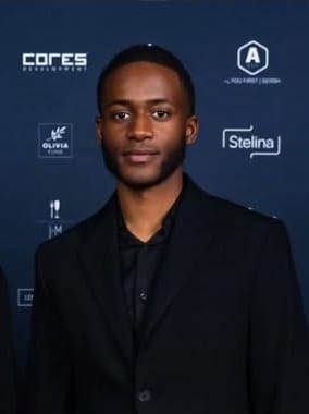 Review van Marthy, FIFA-gelicentieerd agent bij YouFirst Agency, over hoe de professionele topsportbegeleiding van STRIVE by INZICHT voetballers helpt slagen voor hun diploma.