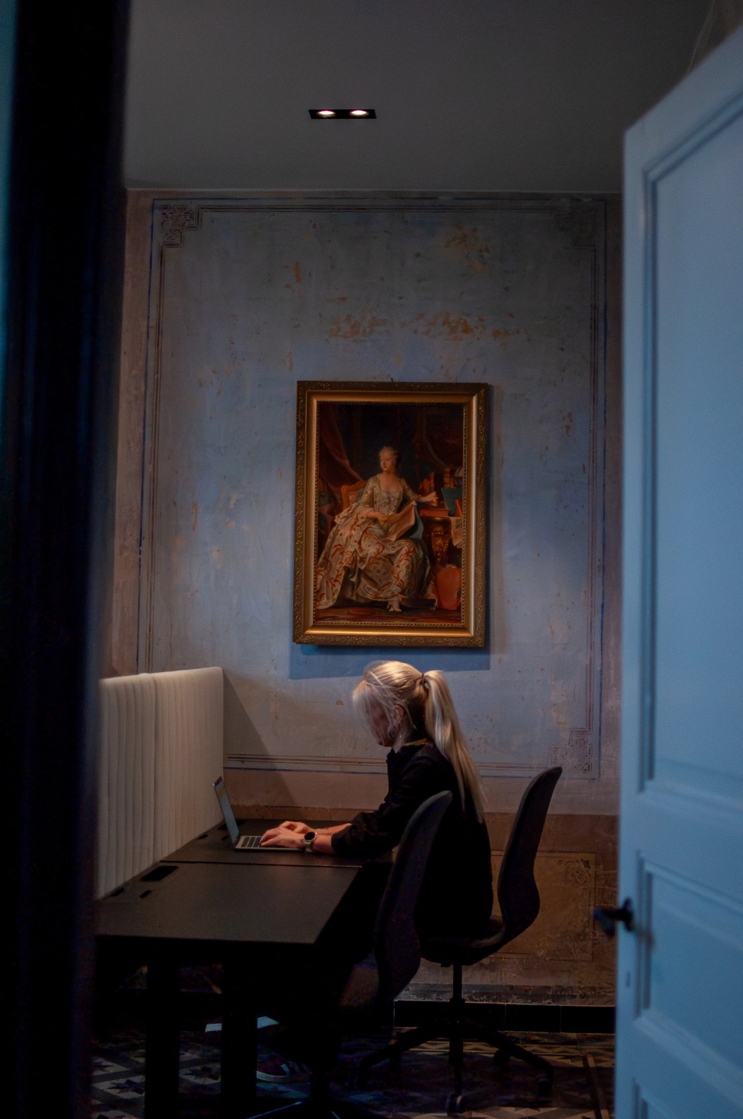 Review van moeder Nele uit de regio Leuven en Brussel, wier dochter dankzij de persoonlijke begeleiding van INZICHT haar examenstress overwon en met hernieuwd zelfvertrouwen de examens van de Examencommissie trotseert.