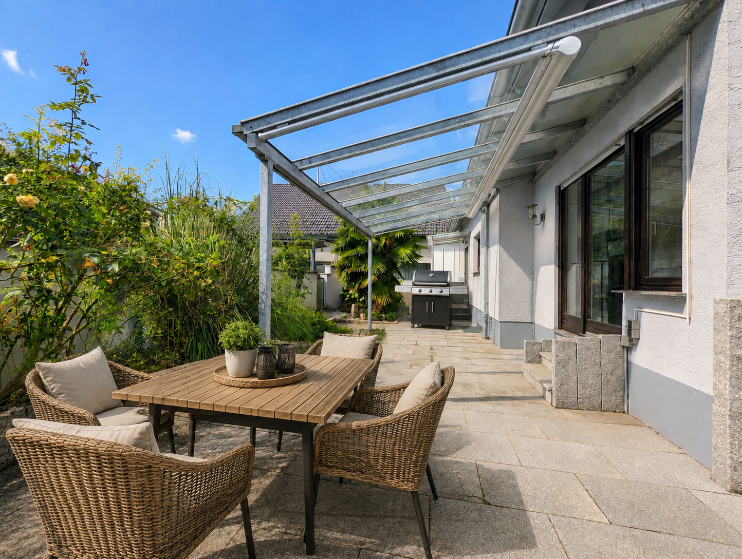 Außen Terrasse, möbliert mit KI