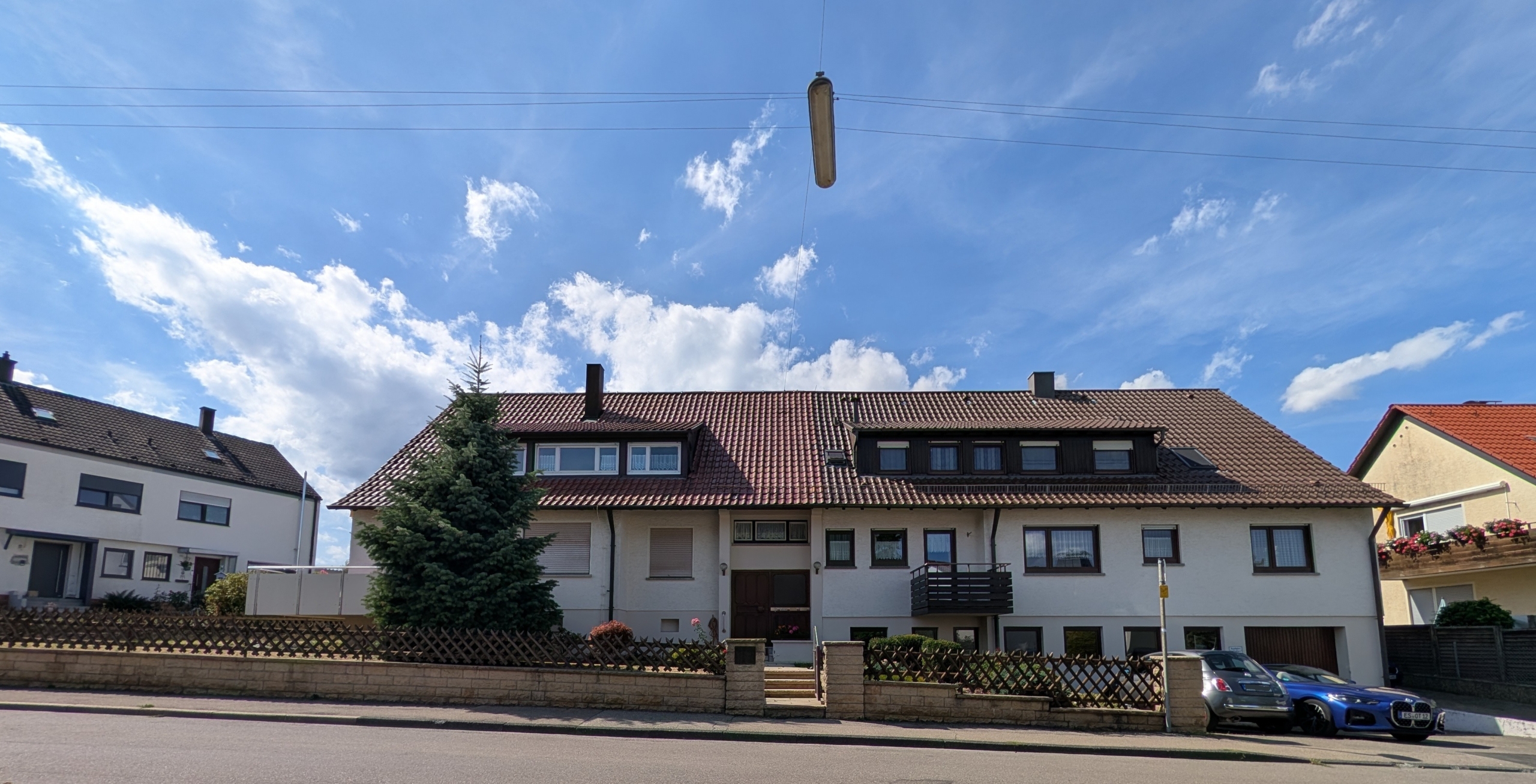 Großzügiges 4-Familienhaus mit Garagen, STPs, großer Garten und viele Nebenräume in LE-Stetten