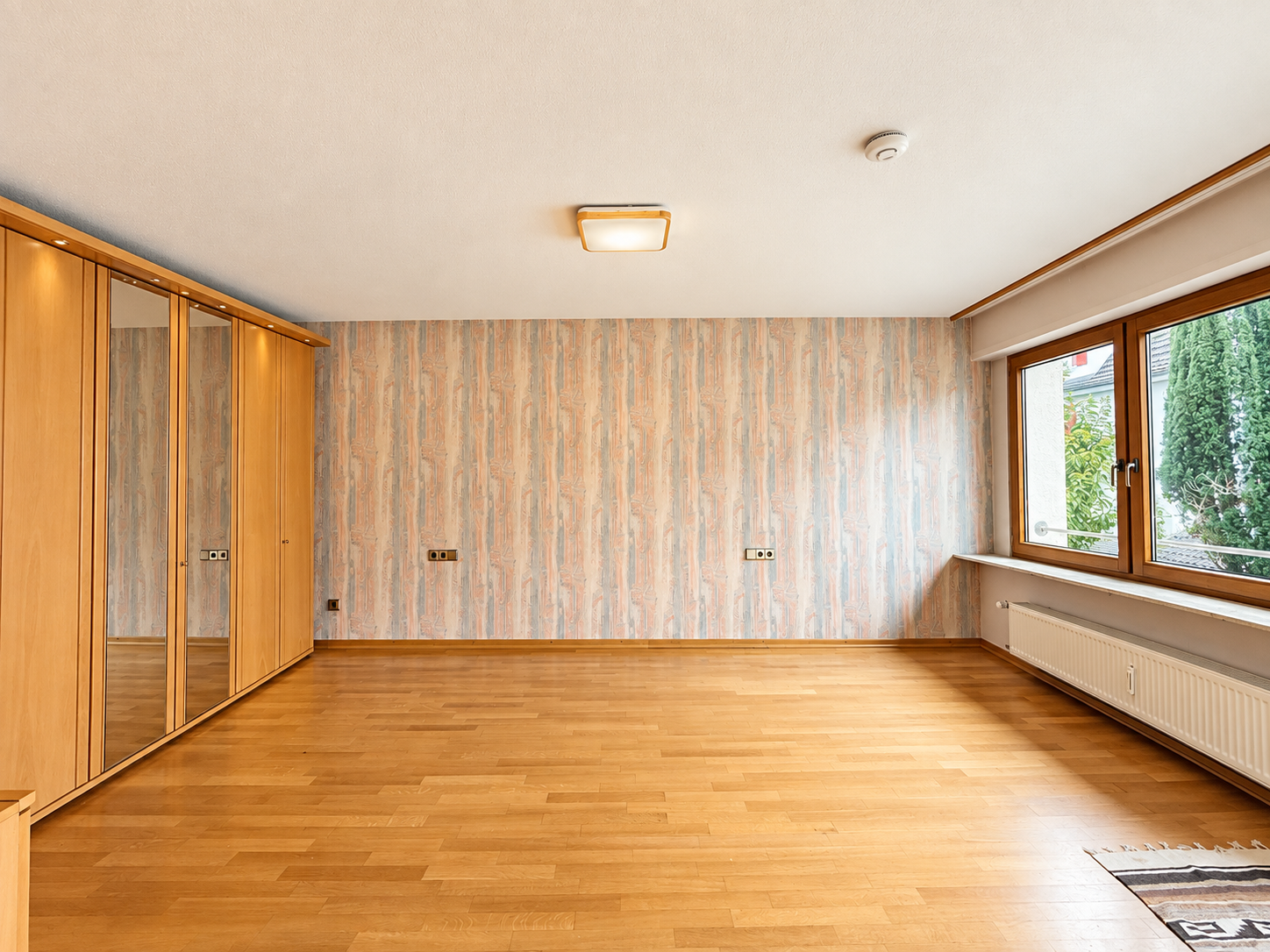 Eltern-Schlafzimmer mit Ankleide