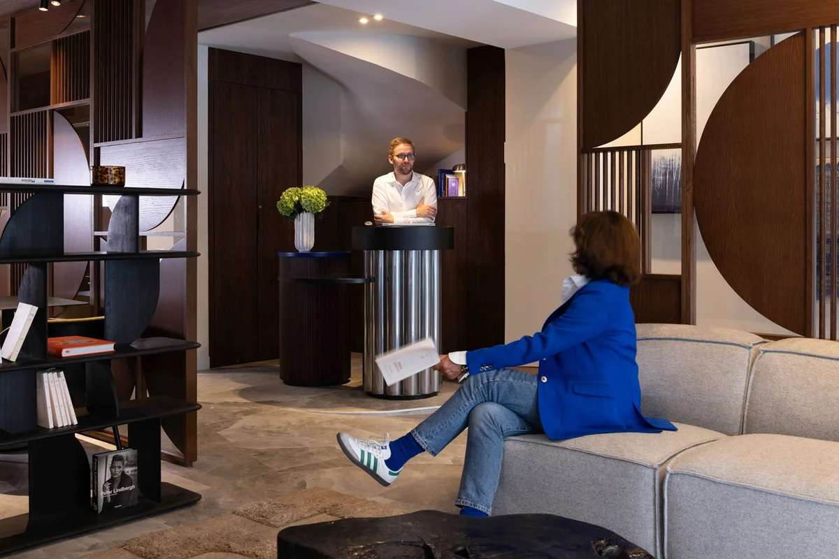 Réception d'un hôtel parisien