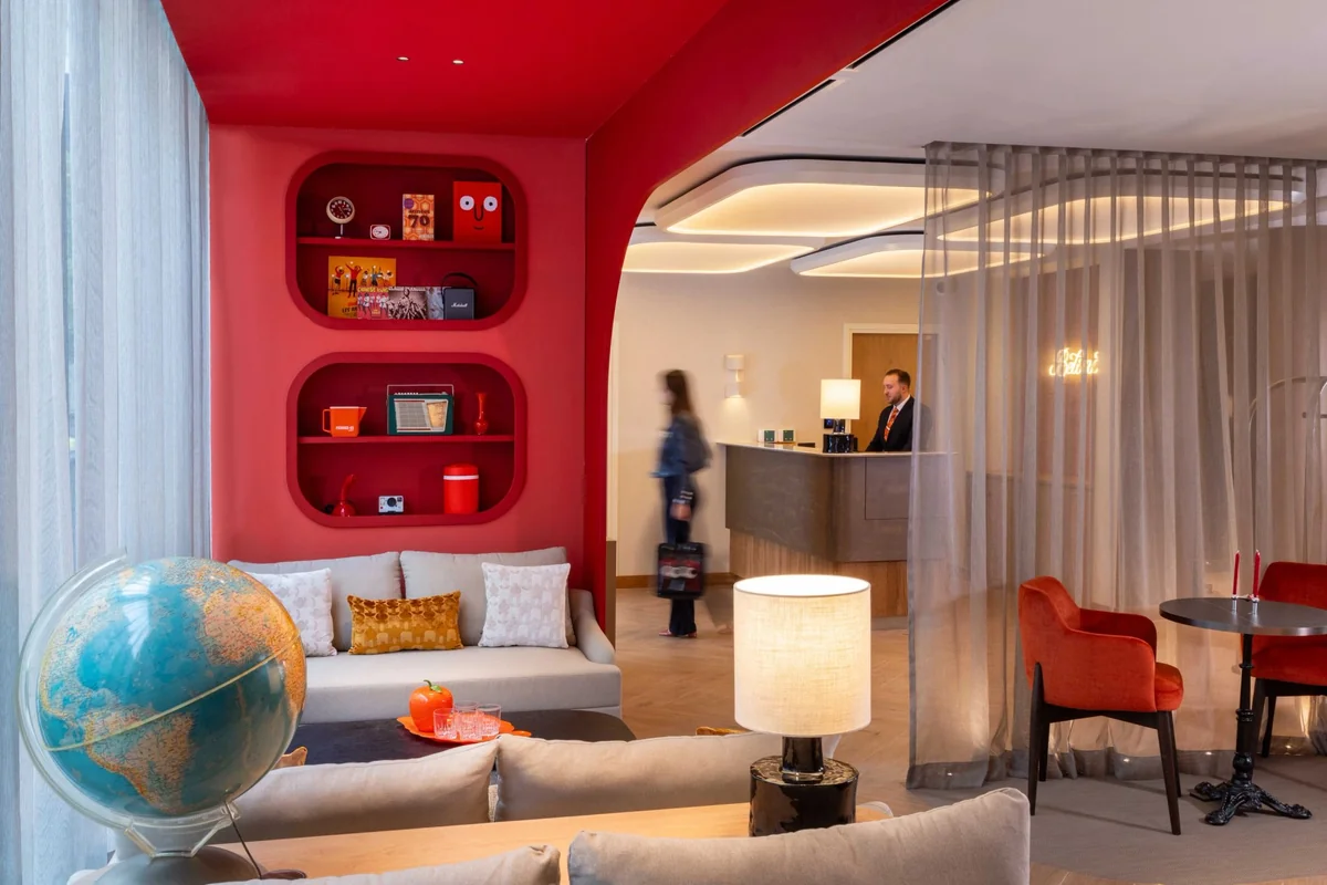 Réception d'un grand hôtel parisien