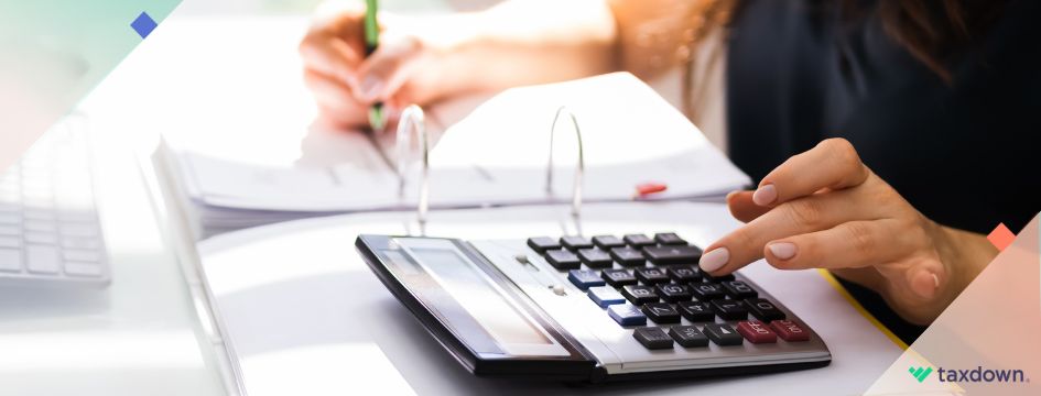 Persona cumpliendo sus obligaciones fiscales con el SAT de México