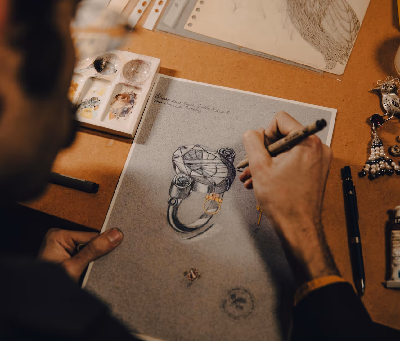 Surya faisant un gouaché