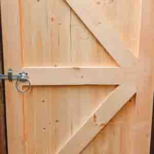 Rear of untreated T&G side gate with weather capping, galvanised hinges, and brenton bolt in an East Grinstead garden.