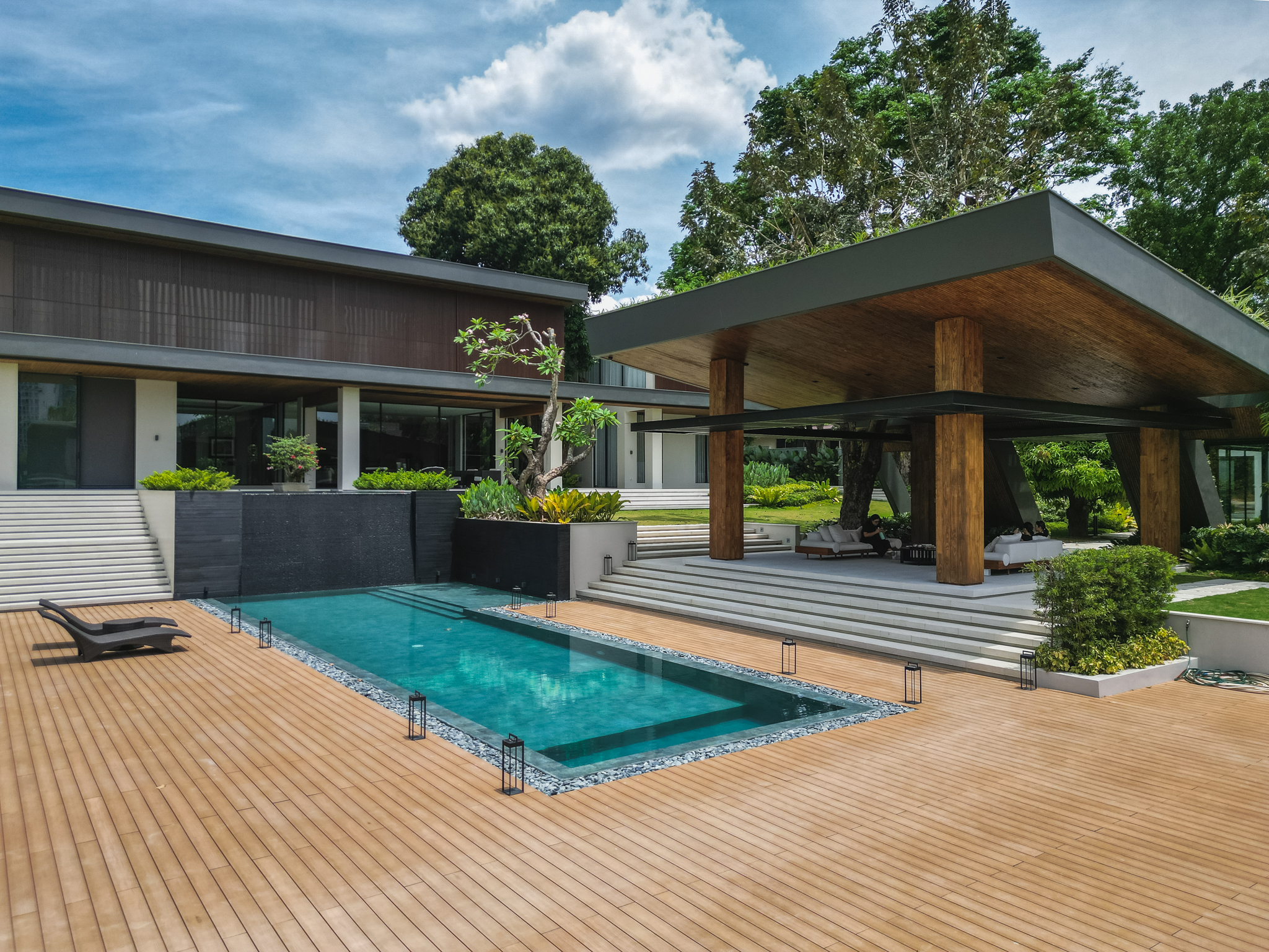 Casas La Vista — The open, expansive central pool and wooden deck, combined with the intimate covered pavilion, surrounded with lush planting and potted plants, create a landscape perfect for various outdoor activities with family and friends