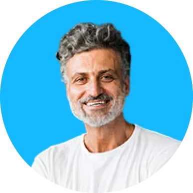 Photo de profil d’un homme souriant sur fond bleu, accompagnée d’un indicateur vert signalant sa disponibilité en ligne.