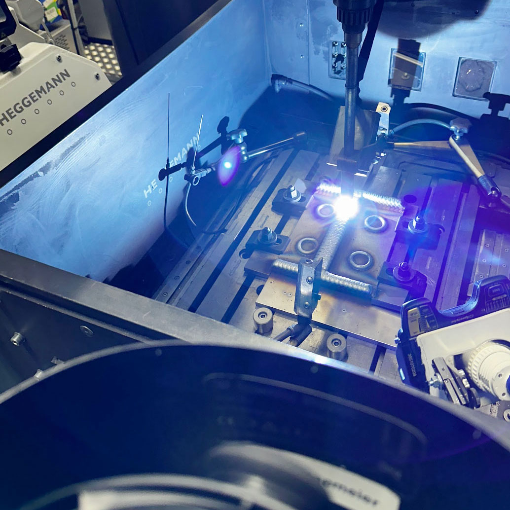 Large lightweight aircraft frame manufactured by HEGGEMANN — riveted aluminium aerostructure ensuring rigidity and minimal weight.