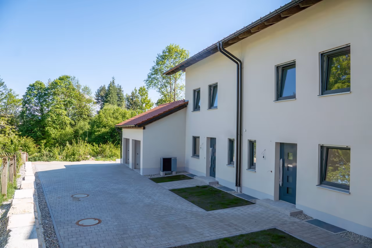 Neubau Doppelhaus in Oberbayern, Referenz Zeltsperger Immobilien.