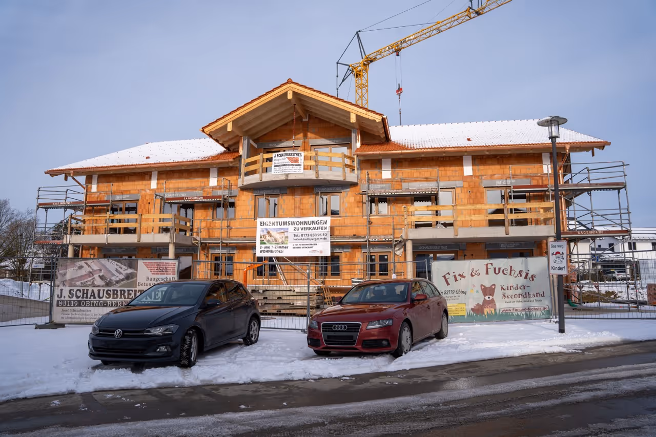 Neubauprojekt in Oberbayern, begleitet von Zeltsperger Immobilien.