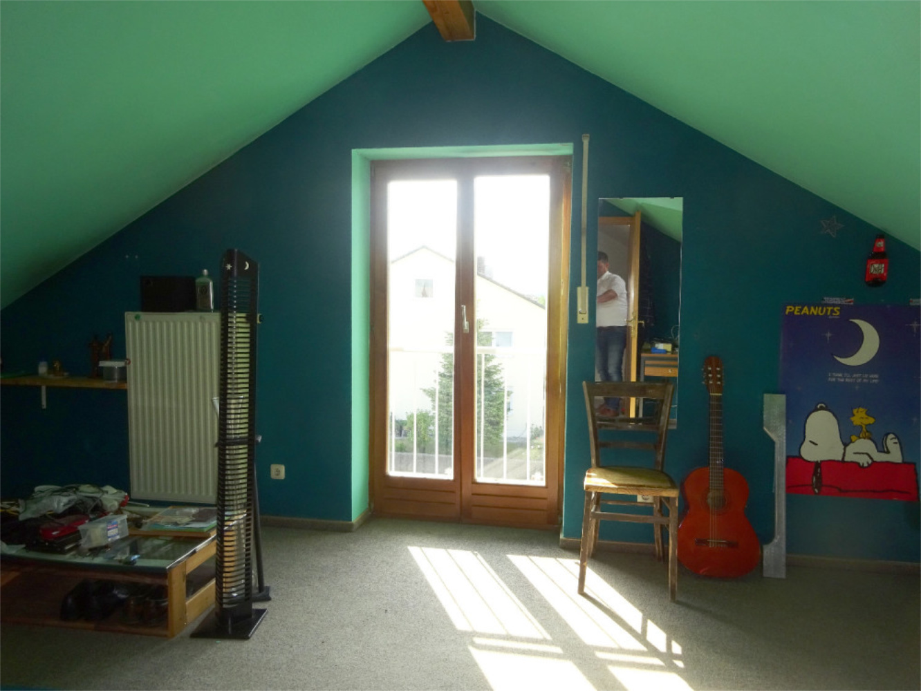 Helles Dachgeschosszimmer mit Balkonzugang, Doppelhaushälfte in Altötting, Zeltsperger Immobilien.